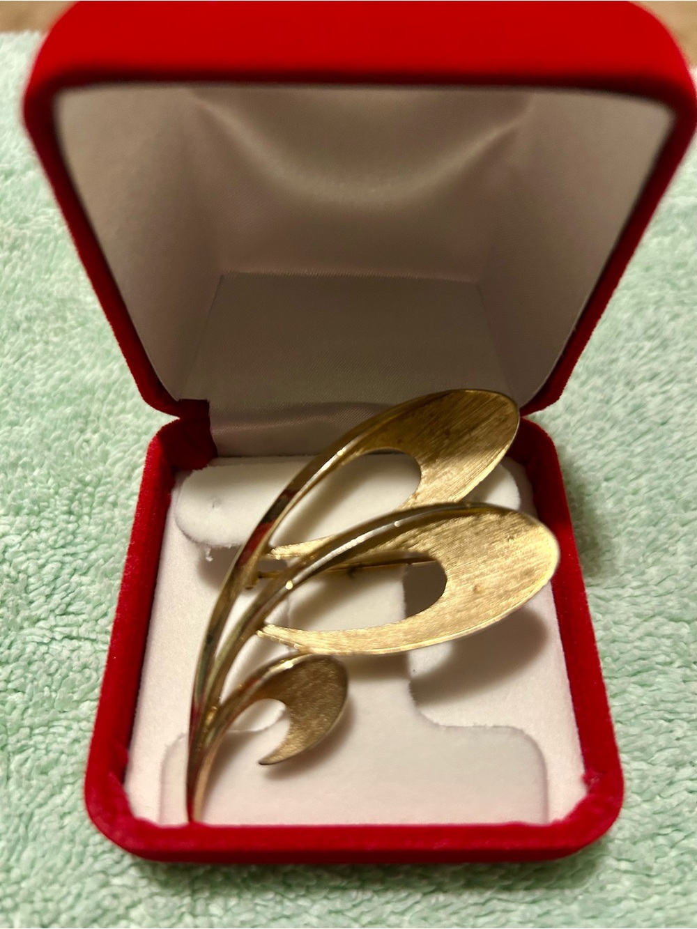 Vintage signed Trifari Brushed Gold Tone swirled leaf Brooch pin